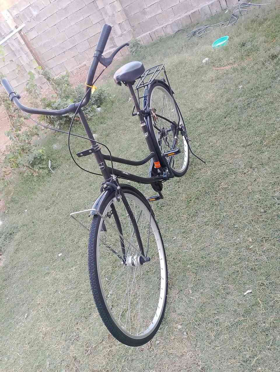 سلام عليكم  عندي هااذ  الباسكل جديد بعده حجم 27 جديد مال باله اليرده يتصل عل رقم  رمادي صوفيه والسعر خاص ***********
