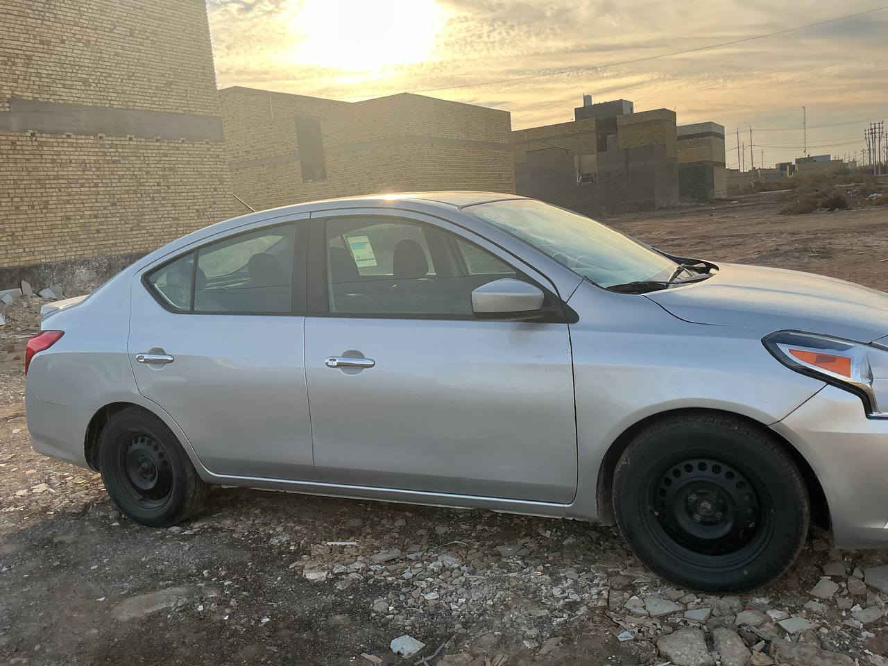 السلام عليكم 
نيسان فيرزا موديل 2019 باسمي السياره .امريكيه  حادثها امريكا بنيد مبدل والجاملغات مصلحه والسياره  خير من الله مكينه كفاله الصدر كفاله تخم تاير السعر 93 ورقه وبيها مجال للشراي مامتواجد على الفيس الرقم ***********
