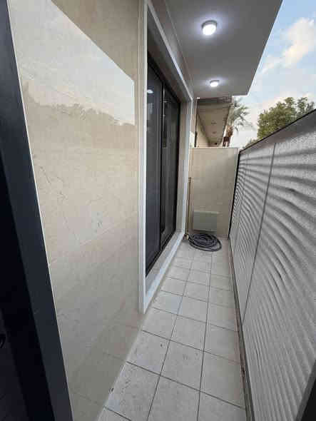 السلام عليكم دار للبيع مساحه 50م واجهه 5م نزال 10م يحتوي على استقبال ومطبخ و3 غرف نوم مكان مميز منطقه الري خلف مسبح الرافدين على شارع 15 مقابيله منتزه السعر 185وبي مجال بسيط 
للاستفسار ***********
