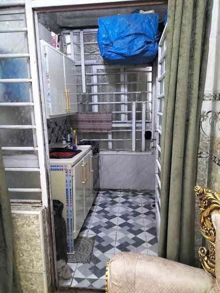 دار للبيع 105 متر 5×21 قاطين القاط الاول كامل تمامآ القاط الثاني ناقصه كاشي وبياض فقط بناء حديث درجه اولئ علئ الشارع عرض الشارع 20 متر كهرباء ما مجاري نقص تبليط فقط هاي الشهرين يتبلط تأسيس كهرباء البيت بوري ليس سيمنس /بغداد الرئاسة شارع 20 نهايت شارع ام البنين طابو زراعي مشمول بلتطوين ومرقم من قبل امانت بغداد /استفسار ***********
