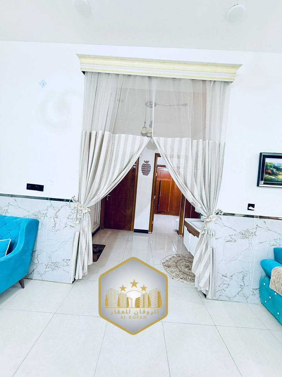 بيت للبيع طابو صرف 

قرب مدرسة الحدباء

المساحه ٢٤٠م

 طابق الاول غرفه عدد ٣ استقبال صاله مطبخ
 صحيات خارجيه وداخليه مناور طارمة

طابق الثاني صاله كبيره + هيكل غير مسقف 

الروفان للعقار 
 ***********
