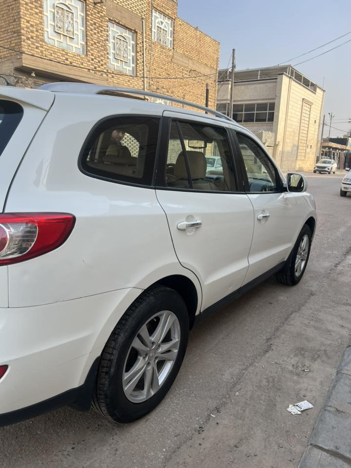 سنتافيا موديل 2011رقم بابل بأسمي تحويل مباشر سنوية ممنتهية مكفولة من الضربة والتبديل والصبغ مكينة كير حدادايه جاهزات  تخم تاير جديد 
تبريد تدفئة شغال 
مواصفاتها فتحة تحكم استيرن اشاير بالمري مري شفط 7راكب ثلاجة 3قطع تبريد ماشية 270
مكاني نجف حي المكرمة السعر150وبيه مجال مجال رقمي
***********
