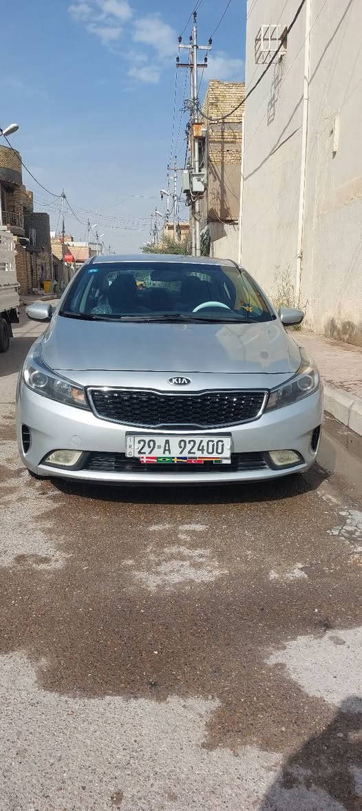 السلام عليكم/ كيا فورتي ٢٠١٧/ حادثه بنيد مبدل فقط سونار منشور رقم واسط بسمي/ جاهزة سيارة/ مكينه ٢٠٠٠ دوش / ماشيه ٨٨ / مكينه على شركة ممفتوحه / تخم تاير جديد/ داخله نظيف على وضع شركة/ كامراء/ تحكمات جيهتين/ تبريد ثلج/ صدره نظيف / سيارة بدون مصرف جاهزة للاخير/ مكاني كوت مركز المدينة/ الاستفسار ***********
