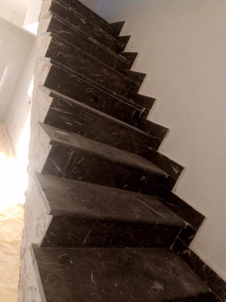 اسلام عليكم خلفه سيراميك متفرغ حالين 
ناصريه مركز ***********
