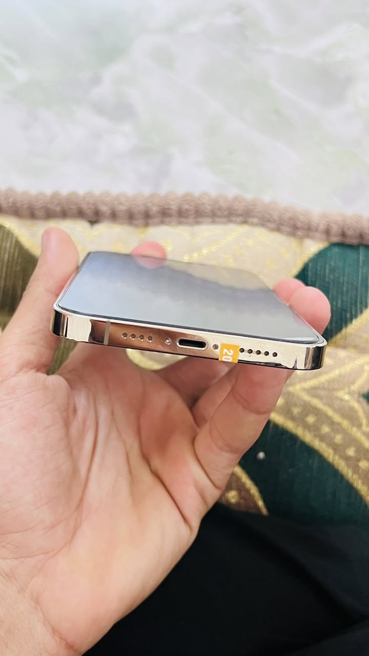إسلام عليكم  للبيع ايفون 12 برو ماكس
الجهاز وضع الشركه شرط حاسبه وهاء 
ذاكره 256 
بطاريه 87 لا تكلي مرفوعه الجهاز بلادي 
الجهاز كامل ملحقات 
انطيك بيه ضمان وين ماتريد تفحص 
السعر خاص 
الاتصال / ***********
