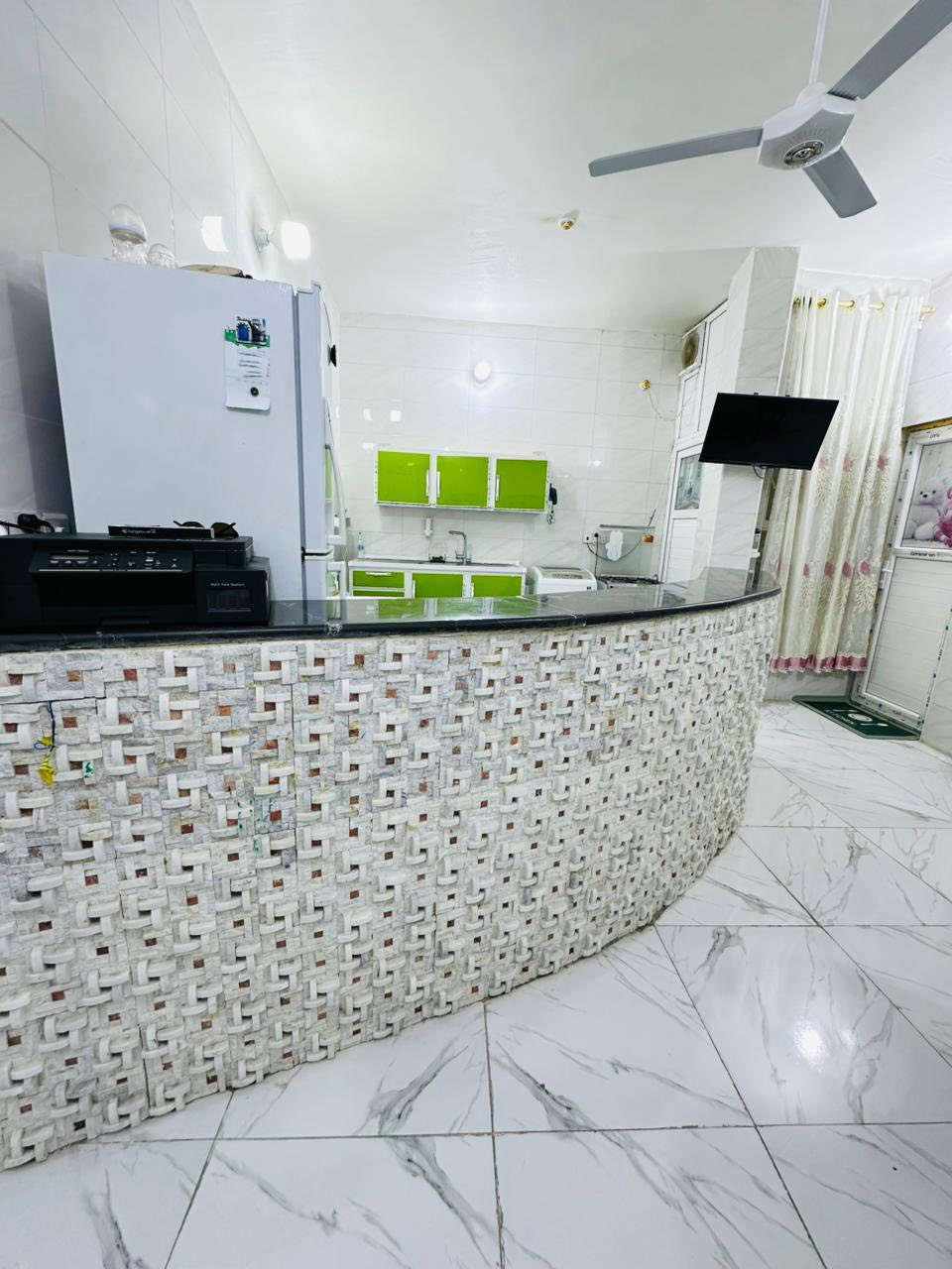 بيت للبيع بمساحه 100 م  العرض 6م طابو زراعي سند 25 إقرار محكمه العنوان مقابل قريه الغدير السعر 42مليون مع المجال يحتوي البيت على غرفه نوم وصاله ومطبخ واستقبال حمامات داخليه وخارجيه  وغرفه في طابق الثاني للتواصل على وات ساب
مع سيتم كامل كامرات 
وموكيت لكل المنزل جديد +كيزر جديد 
 
***********
