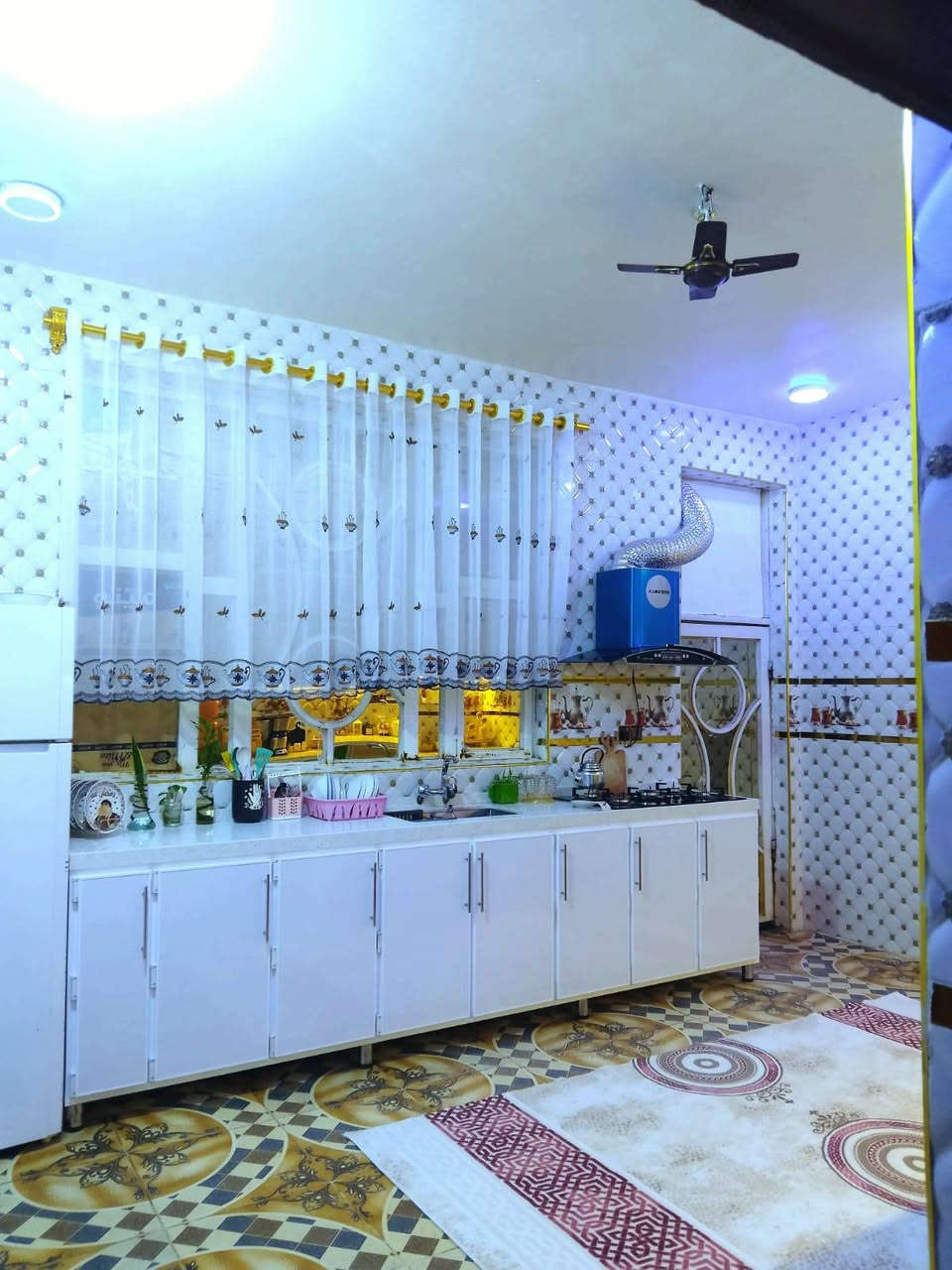 دار للبيع مساحة ٢٢٠م شارع افران الهادي بناء طابوق صب مسلح ارضية وجدران سراميك 
غرفتين وهول واستقبال ومطبخ وصحيات خارج وداخل البيت 
بتونة وستارة البيت كامل من كل شي
للاستفسار اتصل على الرقم 
*********** او***********
غير متواجد ع النت او ع التواصل اتصال فقط للمزيد من المعلومات
السعر المطلوب (٨٥ملون قابل للتفاوض)
