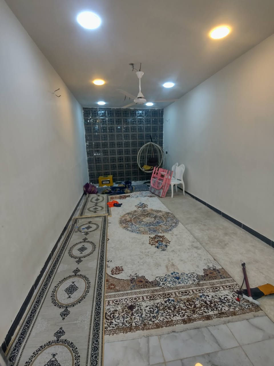 السلام عليكم
بيت طابو زراعي 25  طابوق نهروان البهاء/منطقه السهيليه /مساحه 140متر 
استقبال 8..امتار /صاله ومطبخ وغرفه وتخاريج
الطابق الثاني غرفه وصاله..
السعر 51مع المجال ***********
البيت جديد صارله سنتين.
