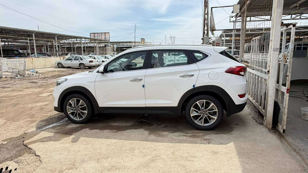 السلام عليكم للبيع او مراوس حسب القناعه
توسان 2018 خليجي محرك 2000دوش 
كفاله عامه من الصبغ والتبديل والبارد شرط ماشيه 46 الف حقيقي بعدهه ب فابلون الشركه تراي زيرو رقم بغداد دولي السعر 183 بيهه مجال ***********  مكاني بغداد اليوسفيه
