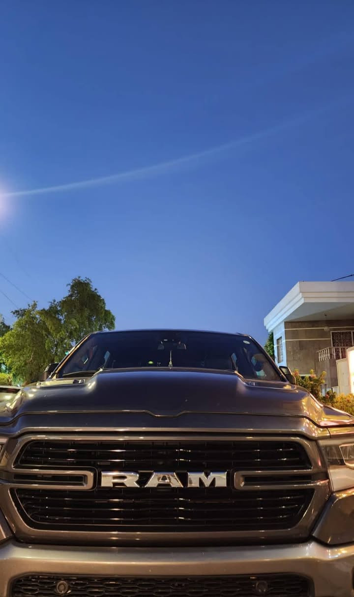 دوج رام 1500 
المحرك : V8 5.7L .
شمالية

السعر والاستفسار
***********

المواصفات :
* دفع رباعي 4x4. فور ويل
* رادار تفاعلي مع مانع تصادم. 
* نقطة عمياء. 
* تحذير الخروج عن المسار

* المصابيح الأمامية زنون.
* كشافات الضباب زنون. 
* المصابيح الأمامية والمصابيح الخلفية LED. 
* دخول ذكي (بصمة). 
* تشغيل عن بعد.
* مقاعد من الجلد الفاخر. 
* المقاعد كهربائية 
* المقاعد الأمامية تدفئة. 

*الستيرن تدفئه 
* شاشة كبيرة
* نظام ملاحة نفكيشن GPS.
* حساسات امامية وخلفية.
* 
* مانع تصادم خلفي. 
* مكيف خلفي.
*محدد سرعة.
* ويل  قياس 22 انج.
* مرايا كهربائية جانبية قابلة للطي كهربائيا.
* 
* الشباك الخلفي كهربائي. 
* المرايا الجانبية تدفئة. 
* باب الصندوق كهربائي. الخلفي .
* امكانية تعديل ارتفاع دواسات البنزين والبريك.
* هاند بريك كهربائي
* حساسات امامية. 
* حساسات خلفية. 
*
* مرايا مع خاصية التعتيم الذاتي. 
* مساحات تخزين إضافية 

مكان السياره زيونة
