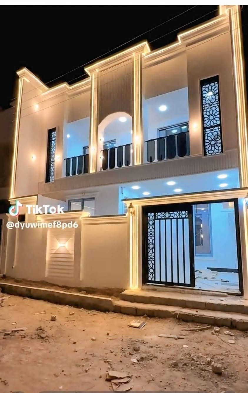 دار للبيع 150طابقين بلنجف يبعد عن شارع العام 80م بسعر 125مع مجال
للاستفسار واتساب ***********
