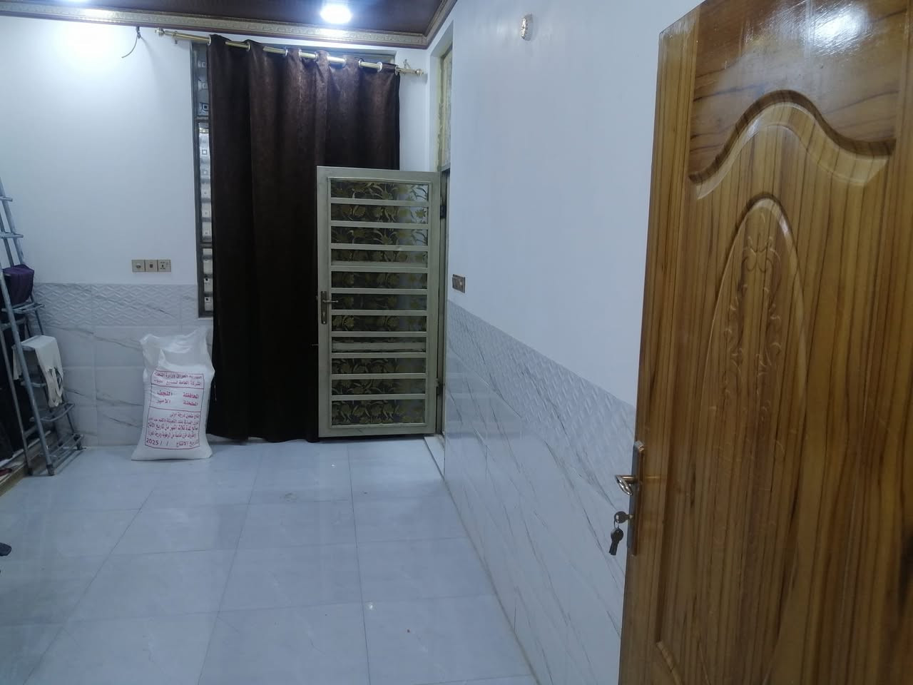 دار للبيع مقابل قريت الغدير نهاية شارع المئسسه السعر ٣٣بي مجال تصال ***********
