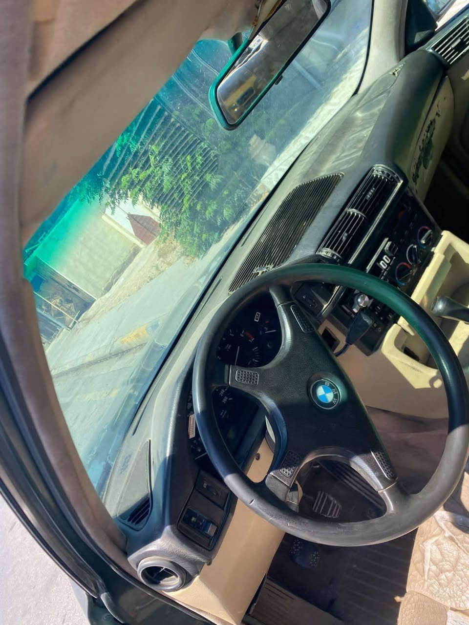 الحلال للبيع 525 كبس مسكر
كير عادي
 سلايت
بجم دخاني صلايب زنون 
جامات كهرب اوتو
مري منفصل
رقم جديد أوربي بسمي
طخم تاير وويل خليه جديد
طخم امامي خلفي نضيف
حته ABS شغال شرط 
 سيارة بدون ضرر خلاص بدون خياس وضع شركه شرط
 داخل يحتاج دوشمه واذا تحب تصبغ براحتك
مكاني موصل رشيديه سعرة 47 وبيها مجال للطيبين

 وكلشي اكو بالسوك حبايبي النضيف والجهاز والتعبان بسعره فا لاتقارن
 رقمي للتوصل 9647782037926
