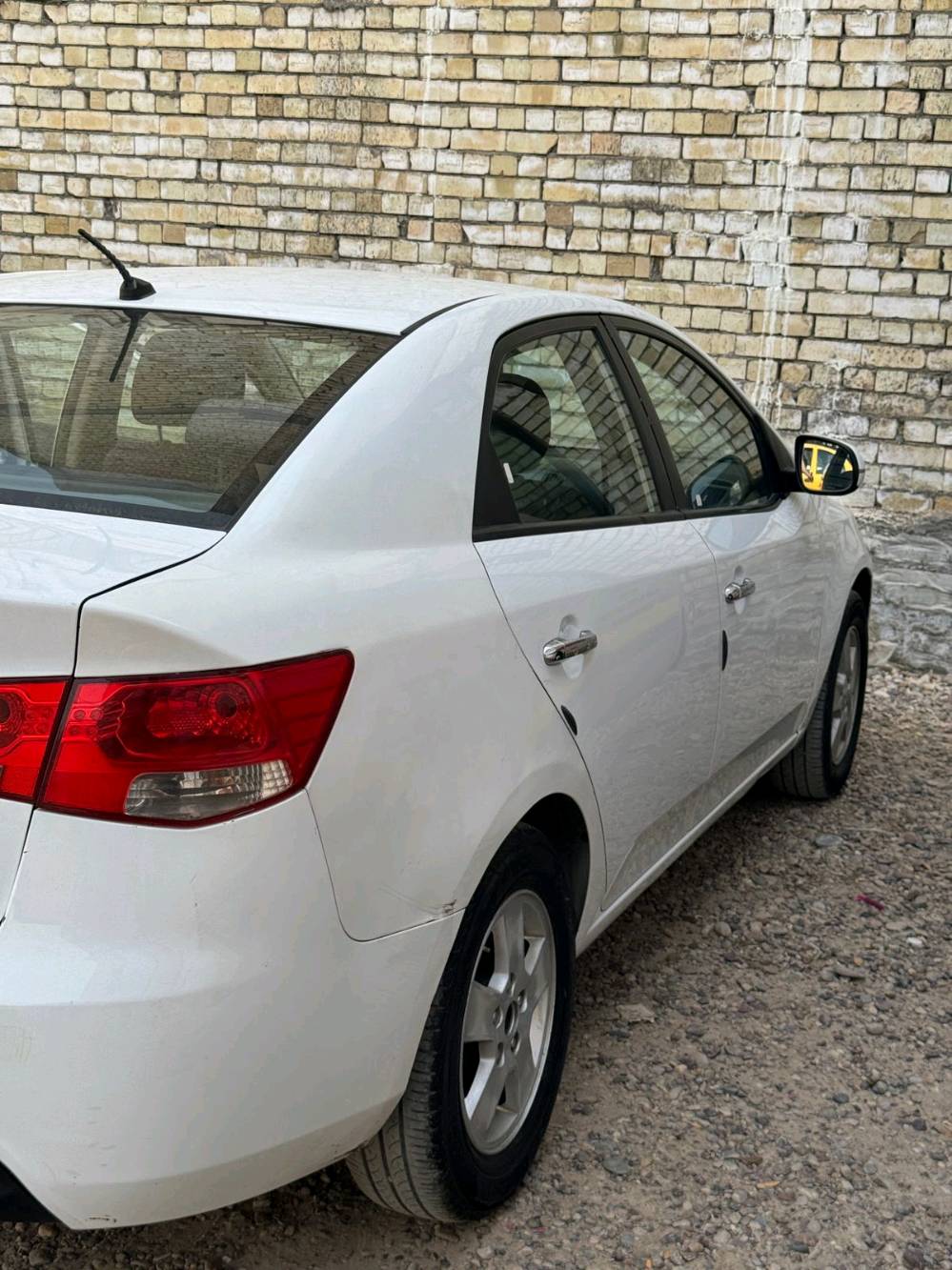 كيا سيراتو ٢٠١١ بيها جملغ خلفي صبغ بقي التفاصيل على رقم هاتف *********** 