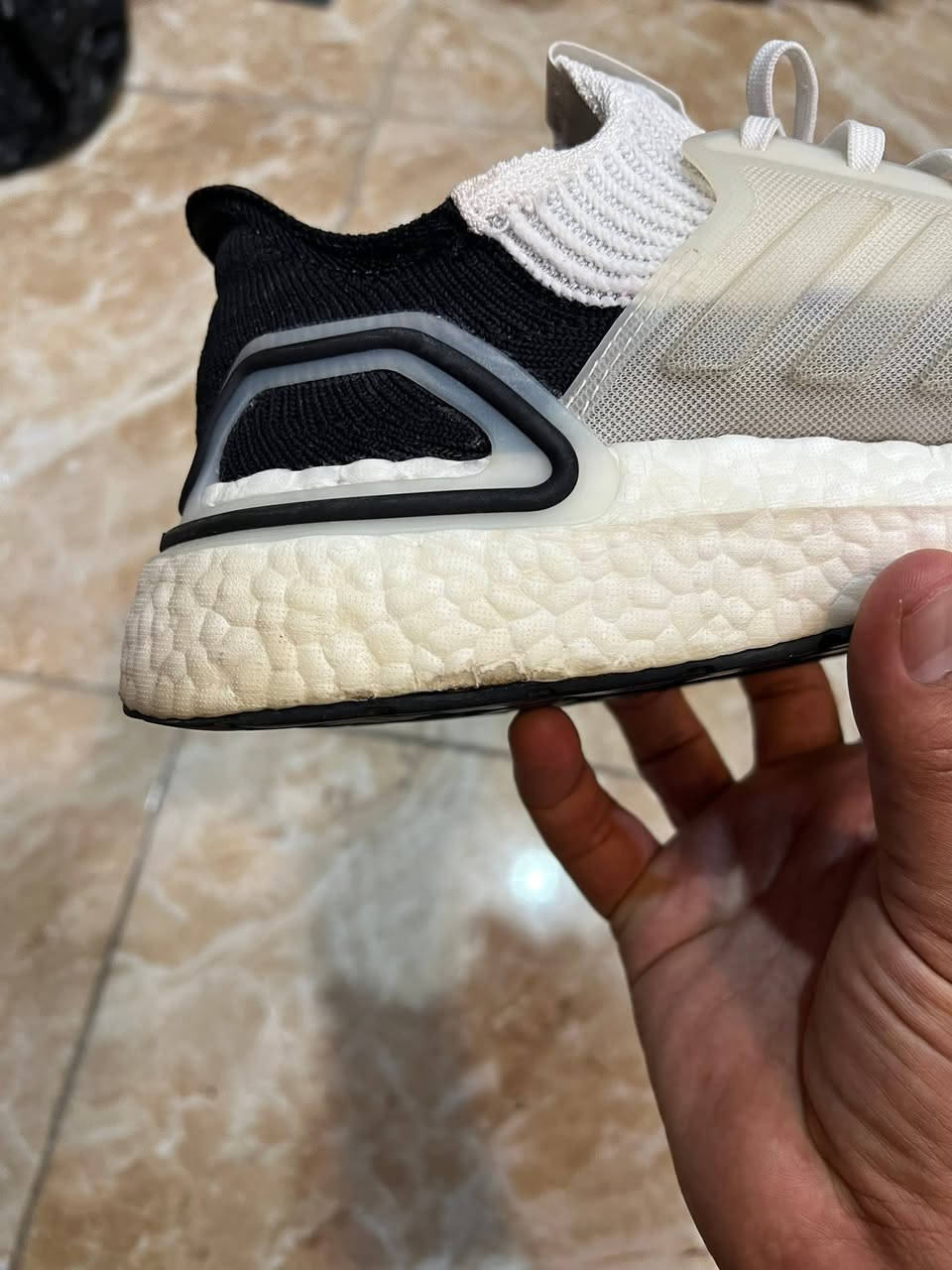 adidas
UltraBoost 19

بالة أوروبية، بشرط النظافة

قياس: ٤٤
طول: ٢٨

- يوجد التوصيل


**إذا كنت صاحب هذا الإعلان وتريد حذفه لأي سبب، رجاءا أرسل رسالة إلى الدعم الفني**