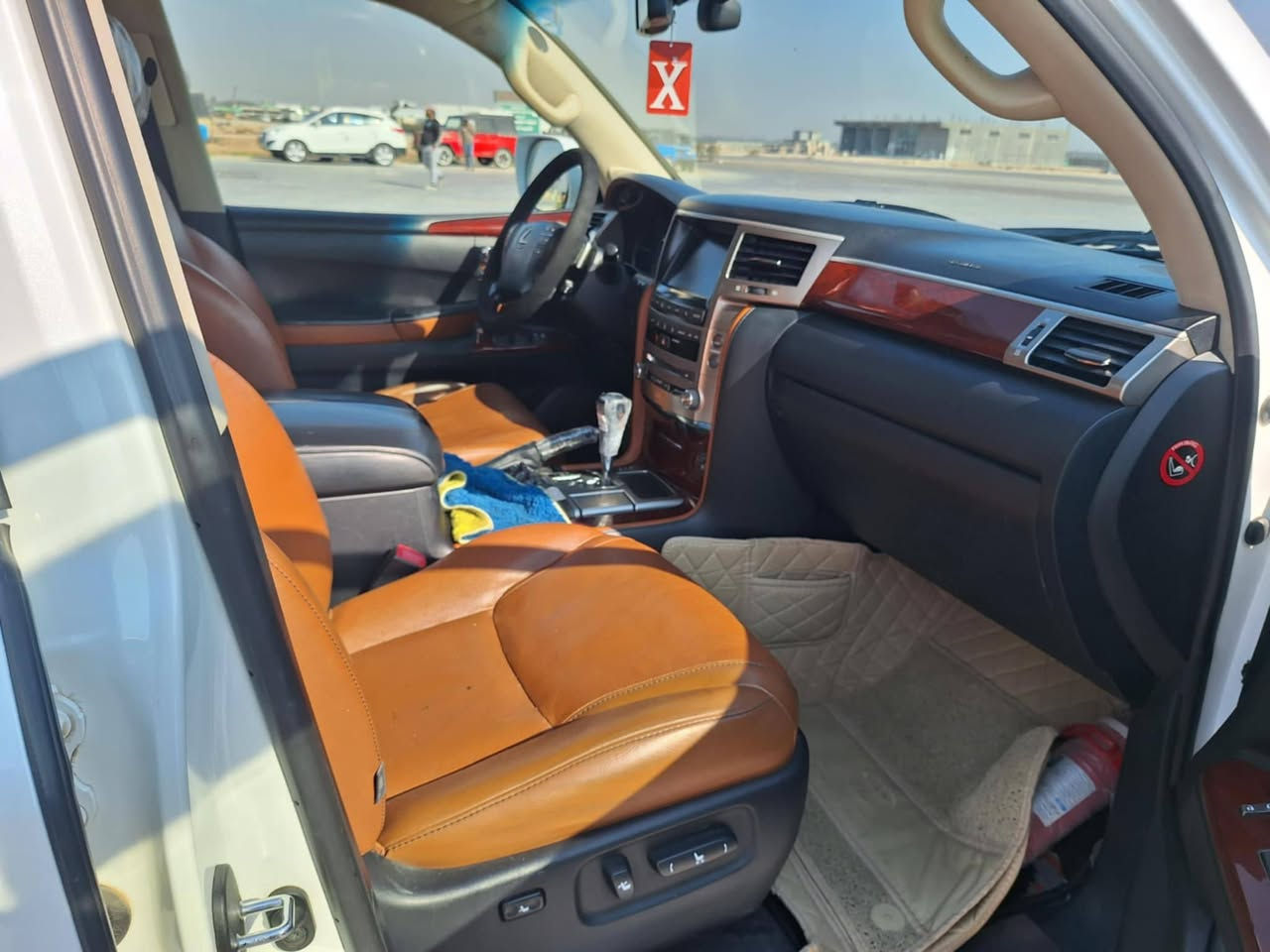 السلام عليكم ورحمة الله وبركاته 
للبيع او مراوس احدث
لكزس موديل ٢٠١٤
مكفولة كفالة عامة بدون صبغ او بارد
مواصفات سوبر سبورت 
داخل قرميدي واسود 
تحكم شفتات رادار 
كشنات كهرباء تدفئة وتبريد 
كاميرات مري كهرباء شفط 
مواصفات اللكزس المعروفة 
السعر ٤٣٠ بيها مجال بالسعر 
للبيع او مراوس احدث
رقم الهاتف ***********
