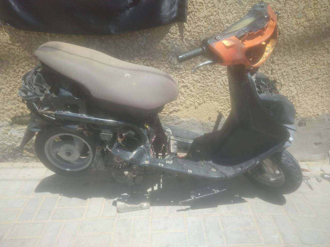 سلام عليكم من رخصت الادمن عندي دراجه كوم حديد عطل بيه كور بس سعر 75 عنوان جربوعيه الاوله للتصال واتساب *********** فيس مامتواجد كفرات موجوده
