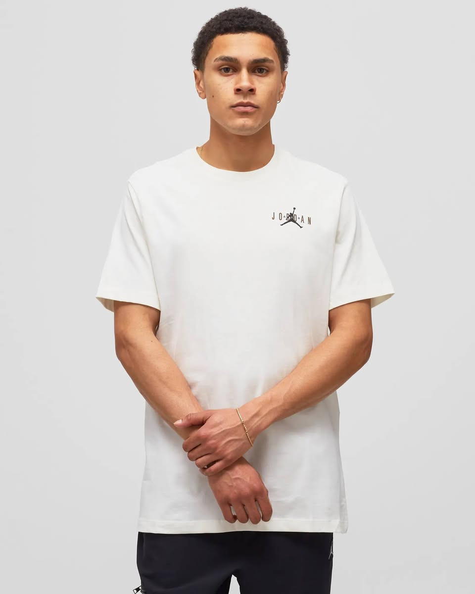 تحفة من جوردن 🔥💣 
قياس L
للطلب والاستفسار مراسلة البيج 
اصلي لا نتعامل بالكوبي 
نضافة 💯💯🥇 
يتوفر توصيل من شمال إلى جنوب العراق 
#جوردن #اكسبلور


**إذا كنت صاحب هذا الإعلان وتريد حذفه لأي سبب، رجاءا أرسل رسالة إلى الدعم الفني**