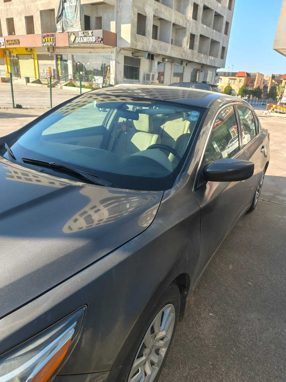 نوع نيسان التيما ٢٠١٦للبيع الماكينا الجير بحالة ممتازة، السيارة بحاجة لوجه نظافة السعر 105 سيارا اب اسمي تحويل ثاني يوم سيارا. بيها 4 قطع عنواني اربيل  ***********
