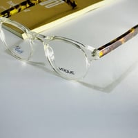 الذهبي للبصريات  ◾️سعر الإطار 10.000 دينار فقط ◾️عدسات طبية وحماية من ...