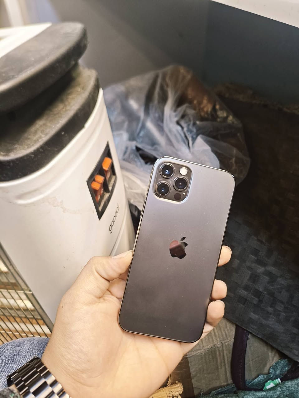 سلام عليكم ايفون12برو جهاز جديد زلغ مابي ذاكرته 128بطاريته91 مكفول الجهاز  سعره350شراي يتصل مكاني بغداد الحسينيه الراشديه ***********
