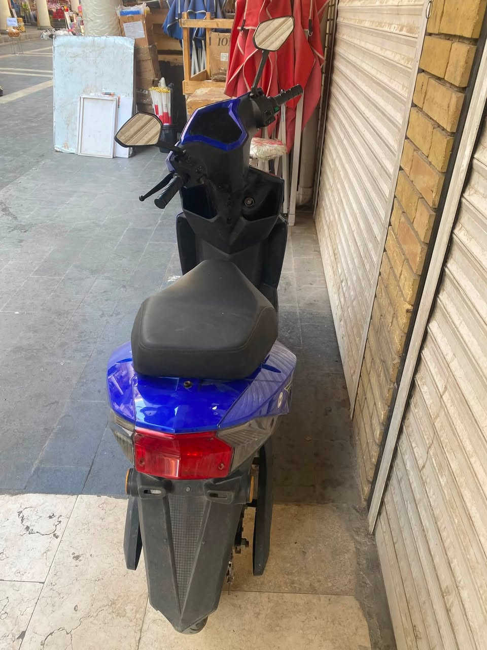 دراجة سكنس شحن 5 بطاريات مبدل بطاريات للبيع 
اربع سرعات ونظامR دراجة نظيفة 
السعر 450 الف 
*********** واتساب
