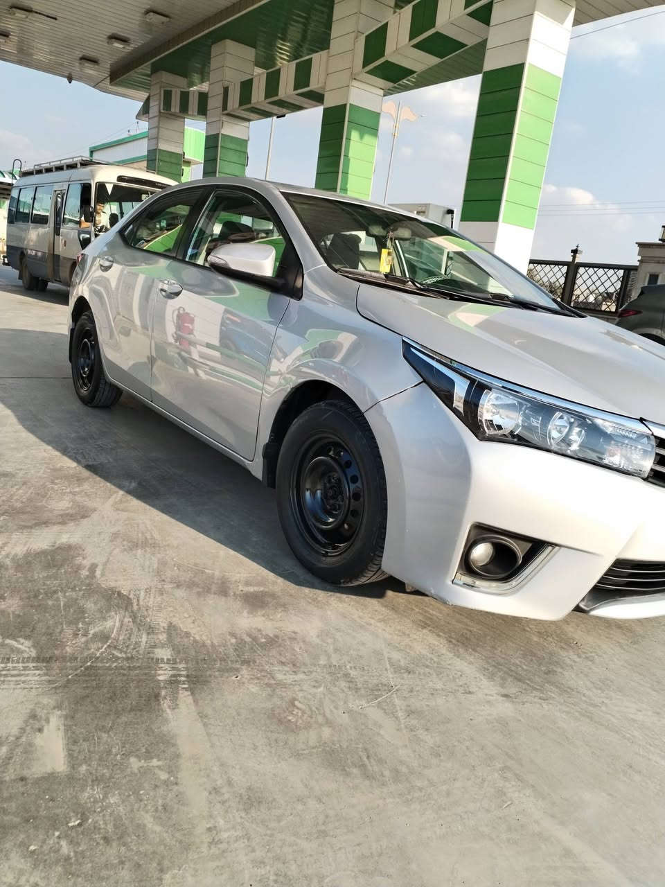 سلام عليكم كورلا خليجي موديل 2015بيه جاملغ المامي تبديل اصلي بيه رصعات بل قماره اثر حالوب بصيط مخرك كير ع وضع الشركه ماشيه 200الف بلاد بيع مستعجل السعر 125او بيه مجال للشراي العنوان واسط ناحيه الشحيميه ***********
