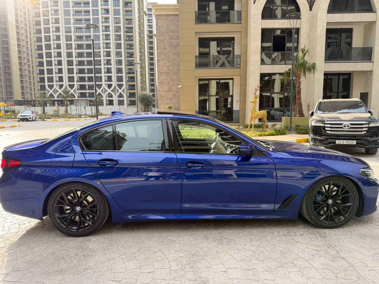 السلام عليكم
bmw540i 
موديل 2022 ام بكج اصل
ماشيه 35 الف كم
رقم بغداد
السياره فول مواصفات كلشي موضح بالصور 5 بردات ورادارات السياره لون مميز هذا اللون يجي بس بالام فايف وبيها لويات مهبطه من امريكا

السياره اي نقص ما بيها صفر مسج حتى الچيك طافي 

حادث بنيد و دعاميه بدون دواخل شاصي ولغد مكفول اير باك ستيرن ودشبول
السعر 38500$ يعني 385 ورقه
للاستفسار ***********
