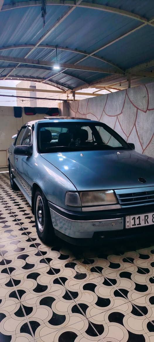 السلام عليكم / اوبل فكتره موديل  1990 رقم بغداد هزه ورقم انكليزي بسمي سياره مال جناي / سياره مصبوغه احزام بدون ضربه وبدون خياس / مكينه 2000 جديده كير عادي  تخم تاير صدر امامي وخلفي جديد كهربائيات كلهه شغاله دشبول كله يشتغل ٪ غرفتهه حيل نضيفه سستم سماعات وشاشه  جام 4 يصعد وينزل  ابواب كلهه تتقفل / السعر 37  الاتصال ***********
