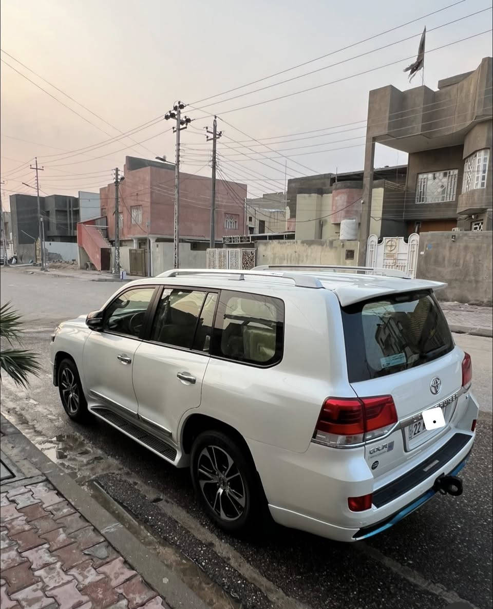 لاندكروز مديل 2018 وايت ادشن GXR محرك 8 سلندر بالكارتون مكفوله  خمس كامرات وثلاث شاشات رقم اربيل سياره جديده بمعنى الكلمه  رقم الهاتف ***********  السعر 515  وبي مجال  للطيبين سياره وكاله ساز🔥
