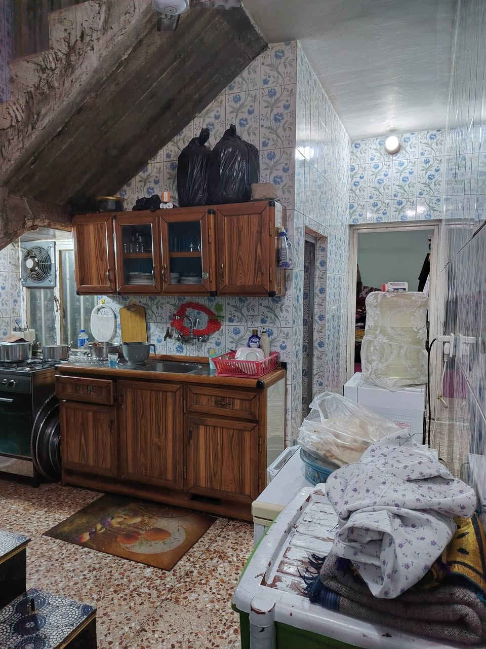 سلام عليكم للبيع نصف قطعه بناء حديث مدينه الصدر قطاع ٢٥ مقابيل مستشفى الشهيد الصدر العام يحتوي على كراج +استقبال+ مطبخ +منور +٣ غرف نوم +٣حمام تواليت مشترك +الاستفسار *********** @الجميع
