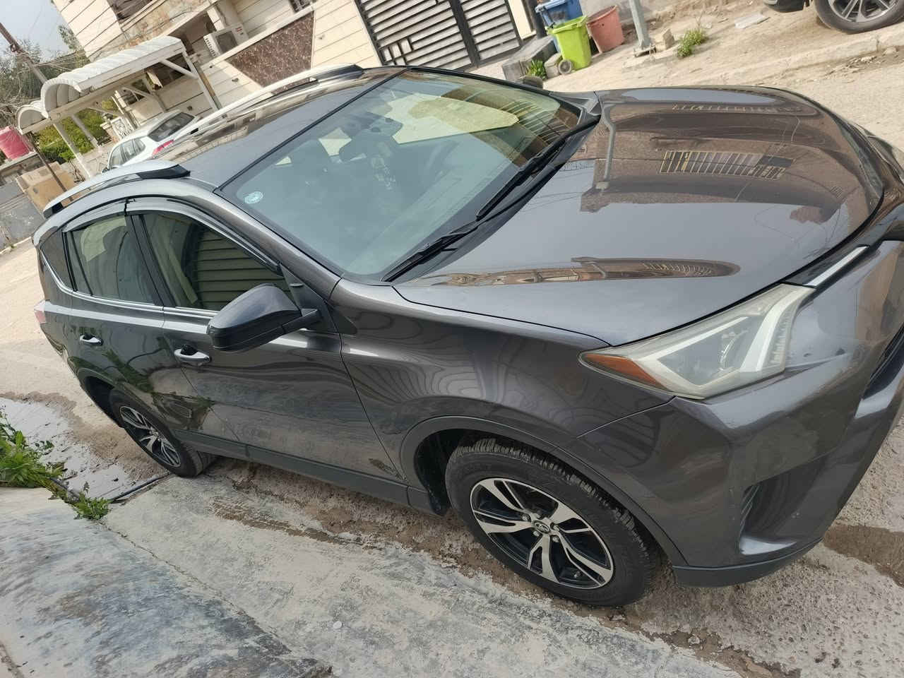 السلام عليكم راف فور ٢٠١٨وارد امريكي رقم الجديد سنويه جديده حادث ها مثل مموضح بالصور فقط باب الي وره السايق مصبوغ بجم كبس ماشيه ١٢٤جاهزه كير محرك صدر تبريد ثلج محرك ٢٥٠٠مكفول سياره نضيفه كلش صور الحادث بالمنشور سعرها ١٦٥وبيها مجال مواصفات عاديه LE شاشه كامره خلفيه تحكمات ويل كب ***********ابو احمد مكاني بغداد عامريه
