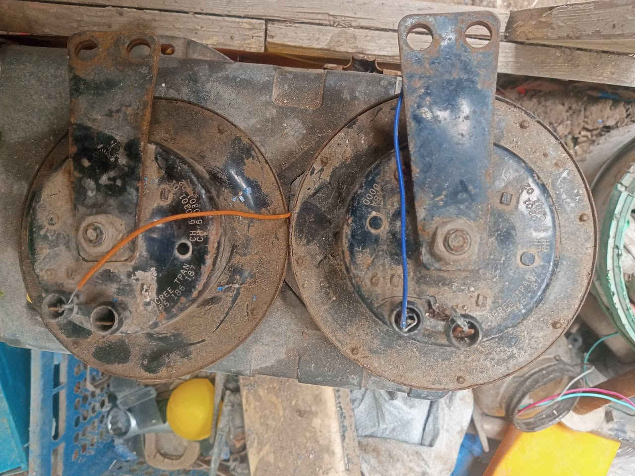 سلام عليكم هورنات بوش اصلي لبيع وشرط الفحص سعرهن 250مكاني بغداد حي العامل ***********اتصال فقط
