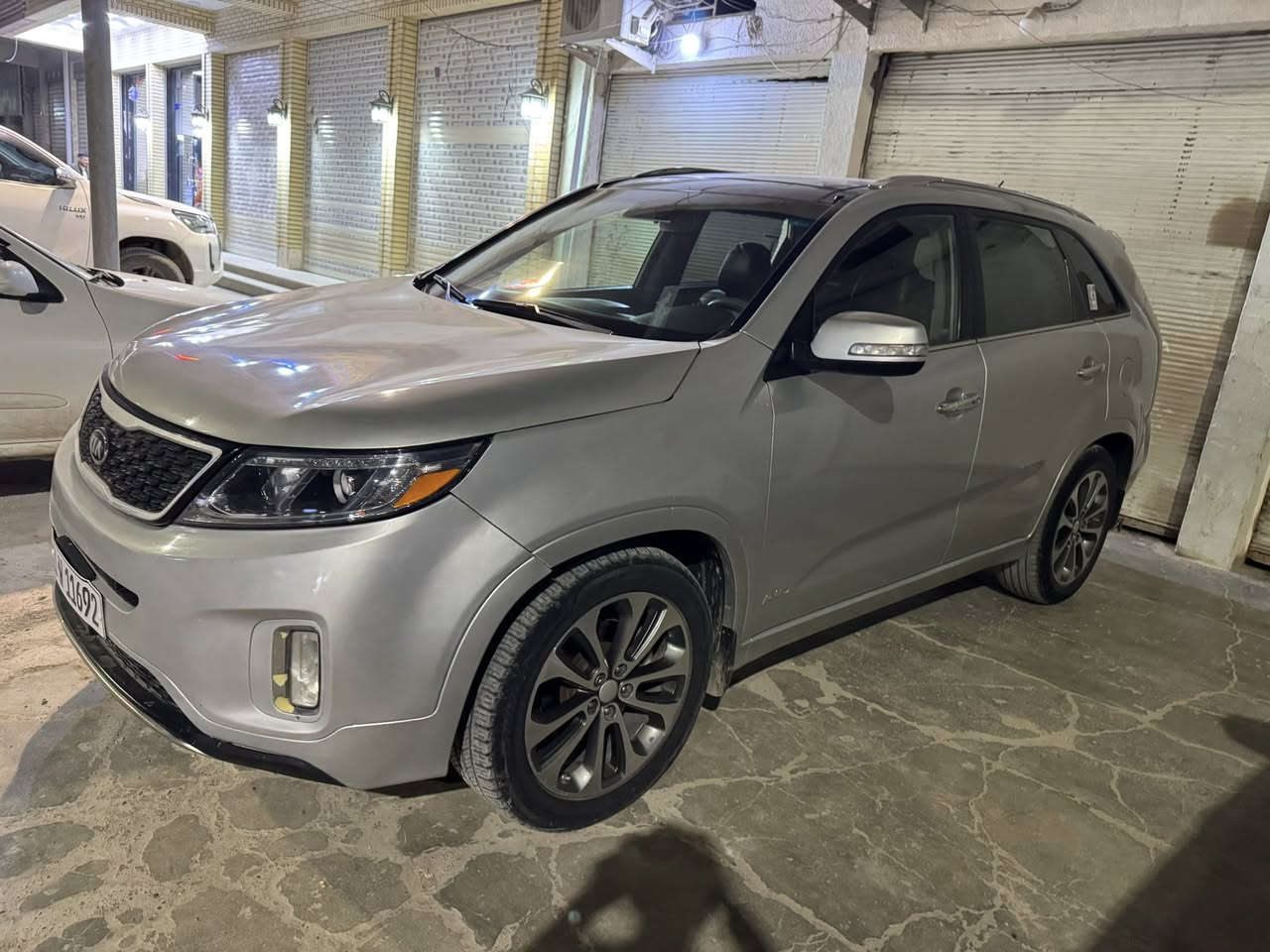 السلام عليكم رمضان كريم
كيا سرنتو 2014 وارد امريكي 
محرك 6 
محرك وكير شرط سياره نضافه فول 
احلى من الصور السعر ١٥٥وبيه مجال 
اتصل وتدلل ***********
مكان السياره سامراء
