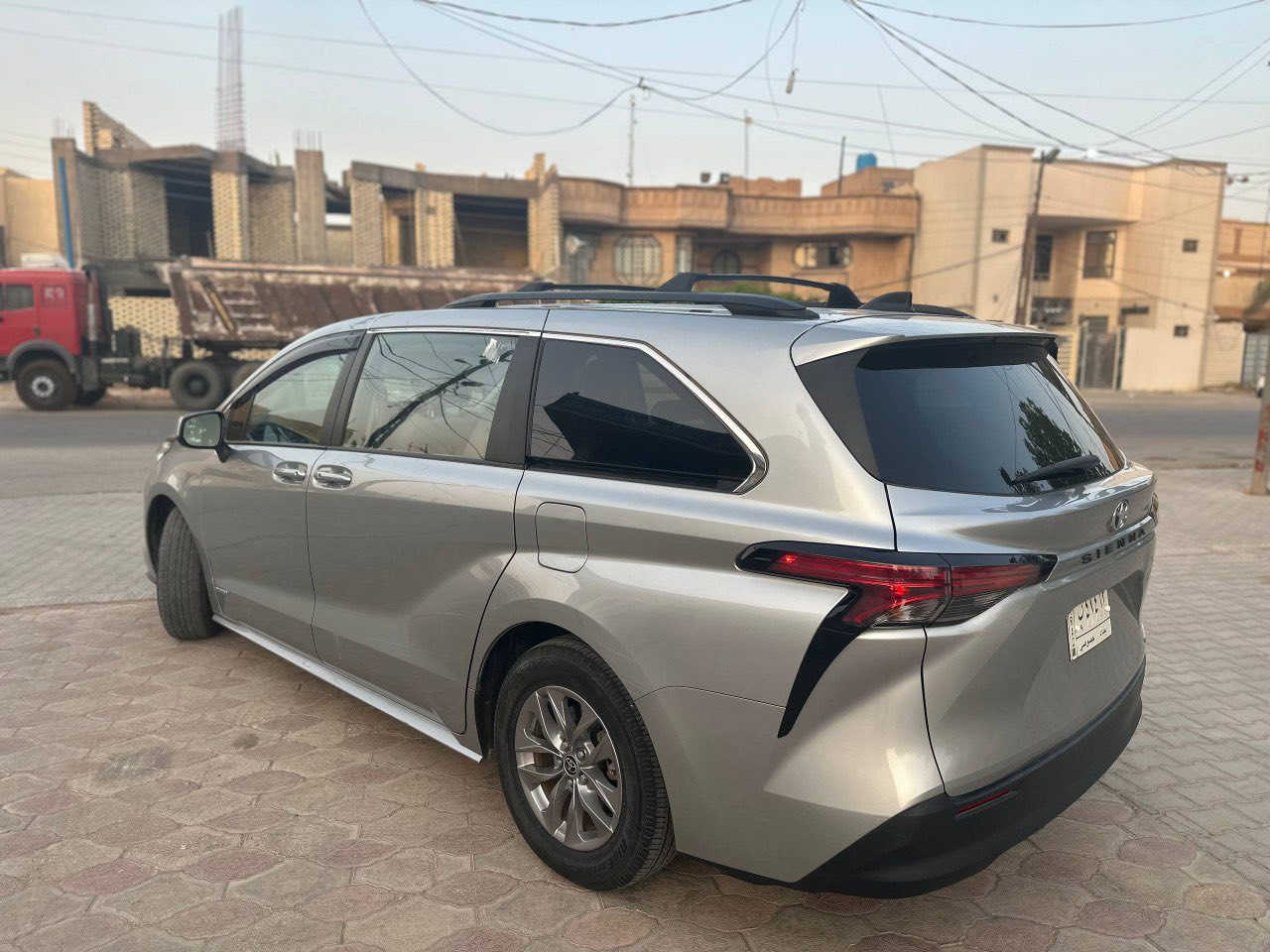 السلام عليكم ورحمة الله وبركاته
تويوتا سينا 2022 هايبرد 7 راكب 
شاصي مكفول 
حادث جاملغ امامي ايمن وموجود حادثها بل صور ورقم الشاصي 
وبيها حادث مسبق بامريكا جاملغ خلفي ايمن شي بسيط  
مواصفات LE
السيارة جدا جدا نظيفة استخدام شخصي ماشية 42 الف 
رقم بغداد بسمي مداور ثاني يوم 
مكان السيارة نجف
السعر 275 وبيها مجال 
الاستفسار الاتصال على الرقم
***********
***********
