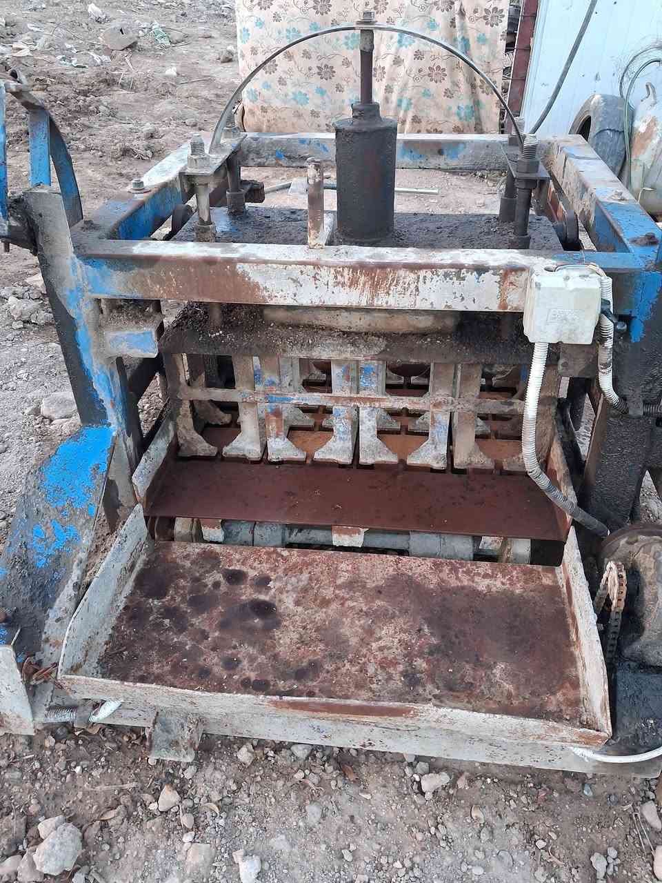 مكينه بلوك للبيع ماطورات شغالات قالب نص عمر.مكاني الكوت***********
