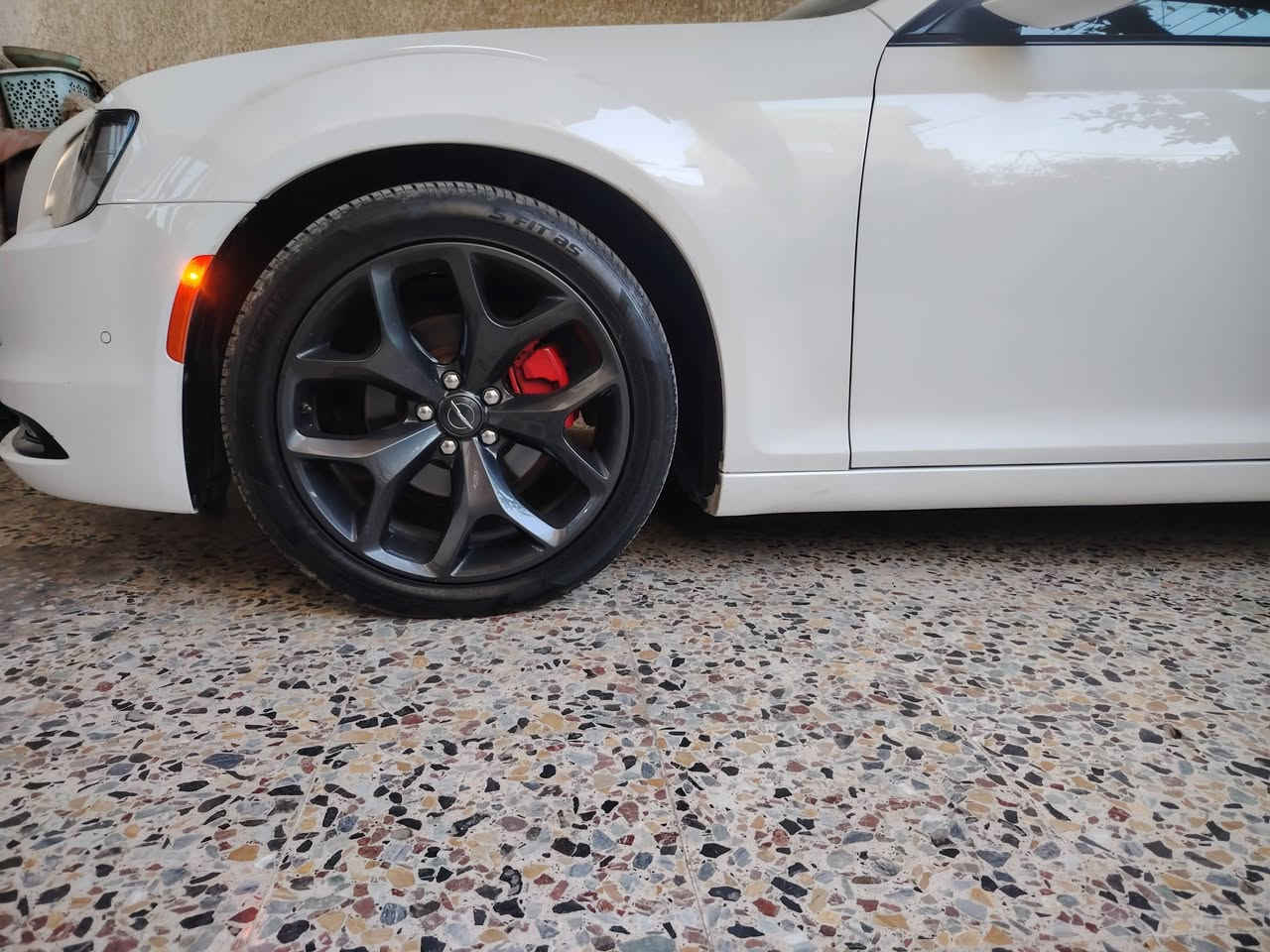 السلام عليكم
كرايسلر اوباما موديل 2021 S300 
( السيارة مكفولة من الصبغ التبديل والبارد والشخط والرصعه حتى الدعاميات مكفولة من الشخط ) 
وارد كندي كلين تايتل تو ويل 
فول مواصفات 
بنوراما 
حساسات امامي خلفي
رادار جانبي + هيتر بل مري
كشن جلد تطريز S + كهربائي 
بصمه ابواب 
شاشه كبيره كار بلي
محرك 6 سلندر 3600 
باقي المواصفات معروفه S 
سياره رقم شمالي شرط تحويل وكاله 
ماشيه 53
عنوان المنصور او بالغزاليه 
***********
***********
