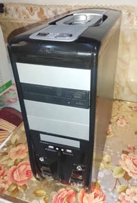 كمبيوتر • متوفر • تواصل بالخاص