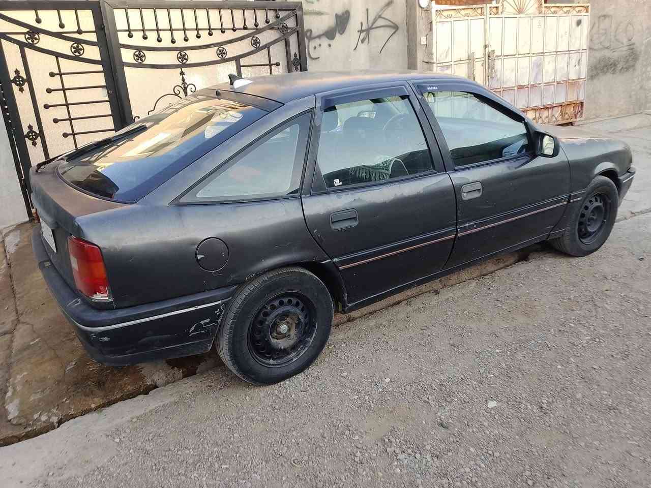 سياره للبيع  حجم  20 سنويه صاقطه موديل 91السعر 25وبيها مجال  ***********
