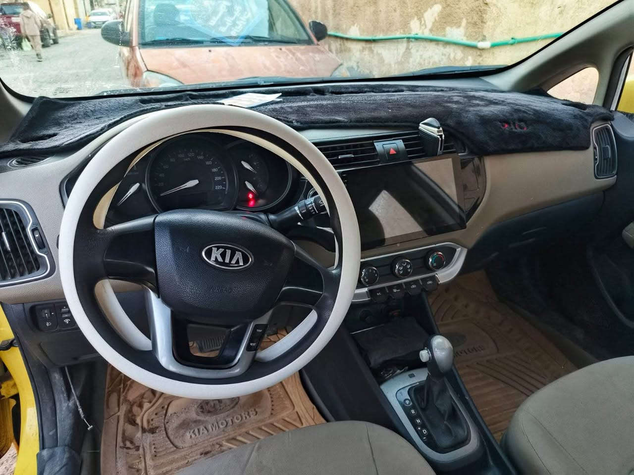 كيا ريو 2016 خليجي البدي شوف العين كفالة تكم و شواصي وأحواض وضربة قوية محرك تبخير دون تنقيص كير زين حدادة وتايرات زينة كهربائيات شغالة راعيها يحول رقمها خصوصي مواجرة لأن لونها ليموني سعر ٦٦ وبيها مجال قليل *********** رقم راعيها الولد مكلف بلنشر البصرة, العراق
