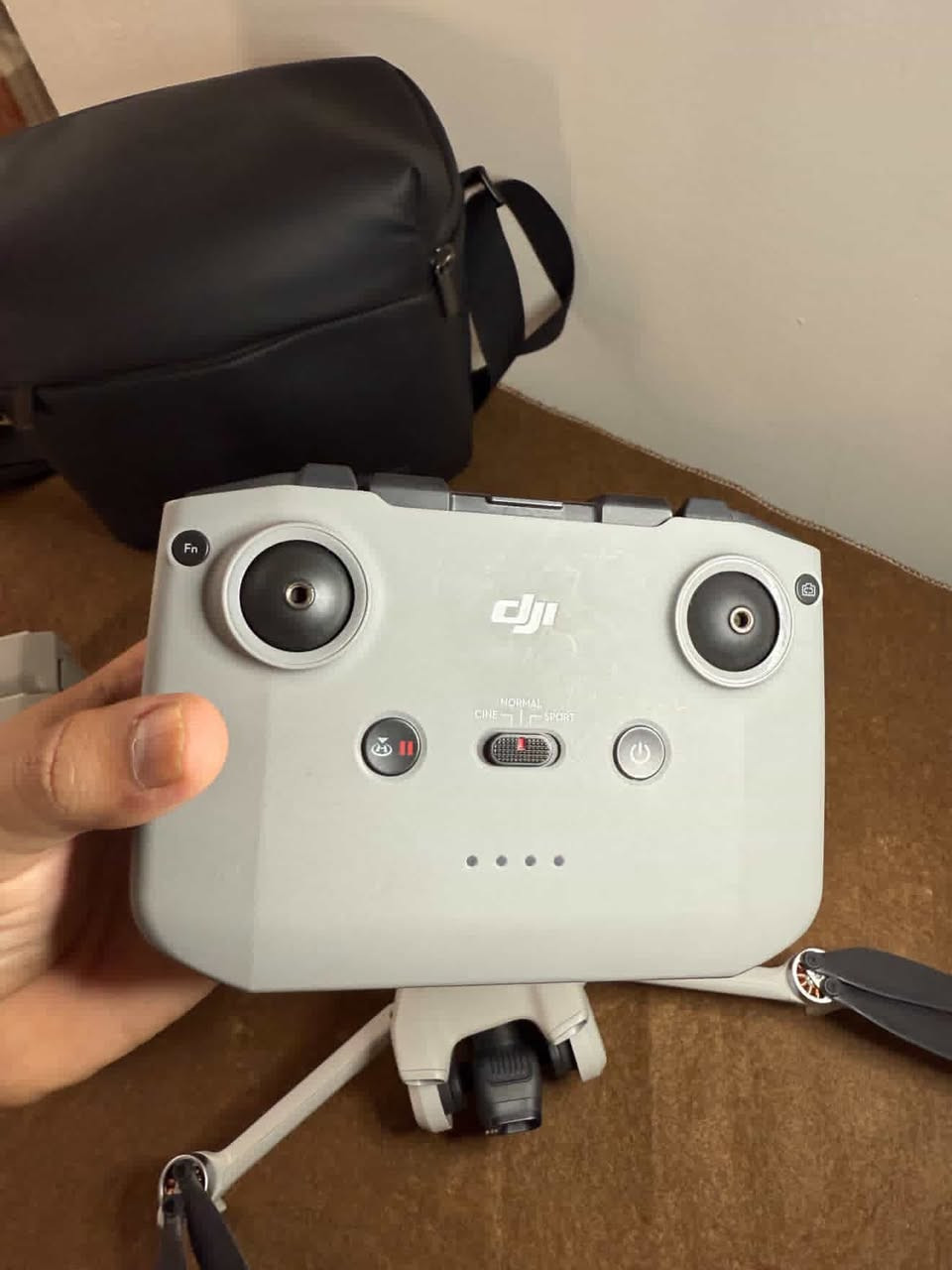 سلام عليكم
مراوس🔴 ب3 برو جوستك شاشه!

درون dji mini 3 .كومبو

نظافة 99% شغلي بيهة فقط مناسبات مامتعوبه
سعر 880 الف
***********
