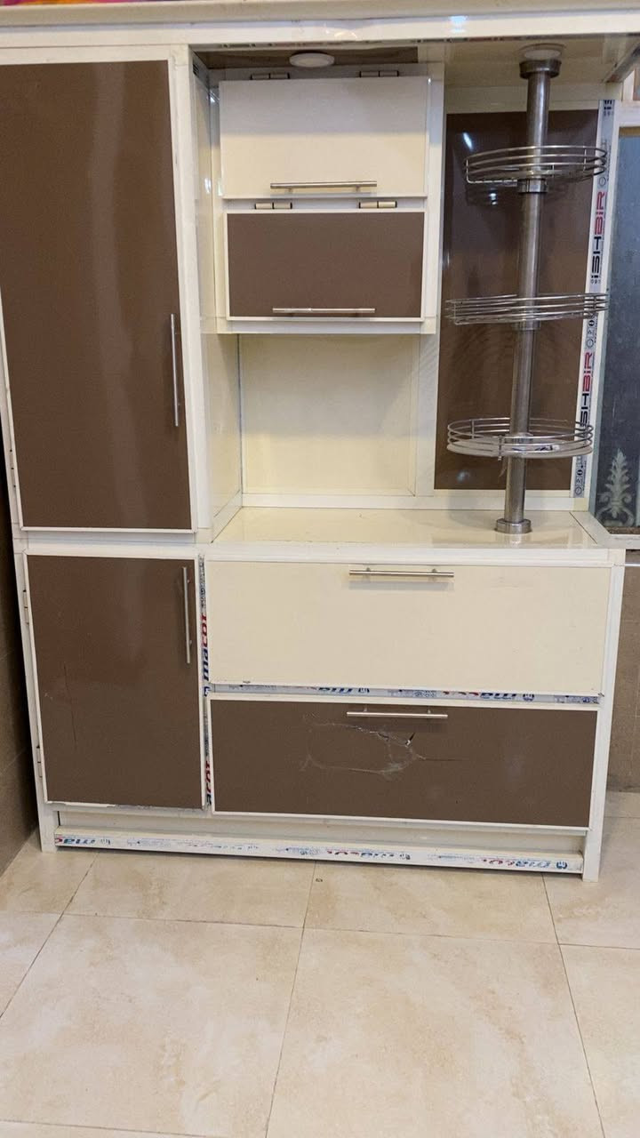 كاونتر نضيف كولش ممستخدم
كراسي عدد ٦


**إذا كنت صاحب هذا الإعلان وتريد حذفه لأي سبب، رجاءا أرسل رسالة إلى الدعم الفني**