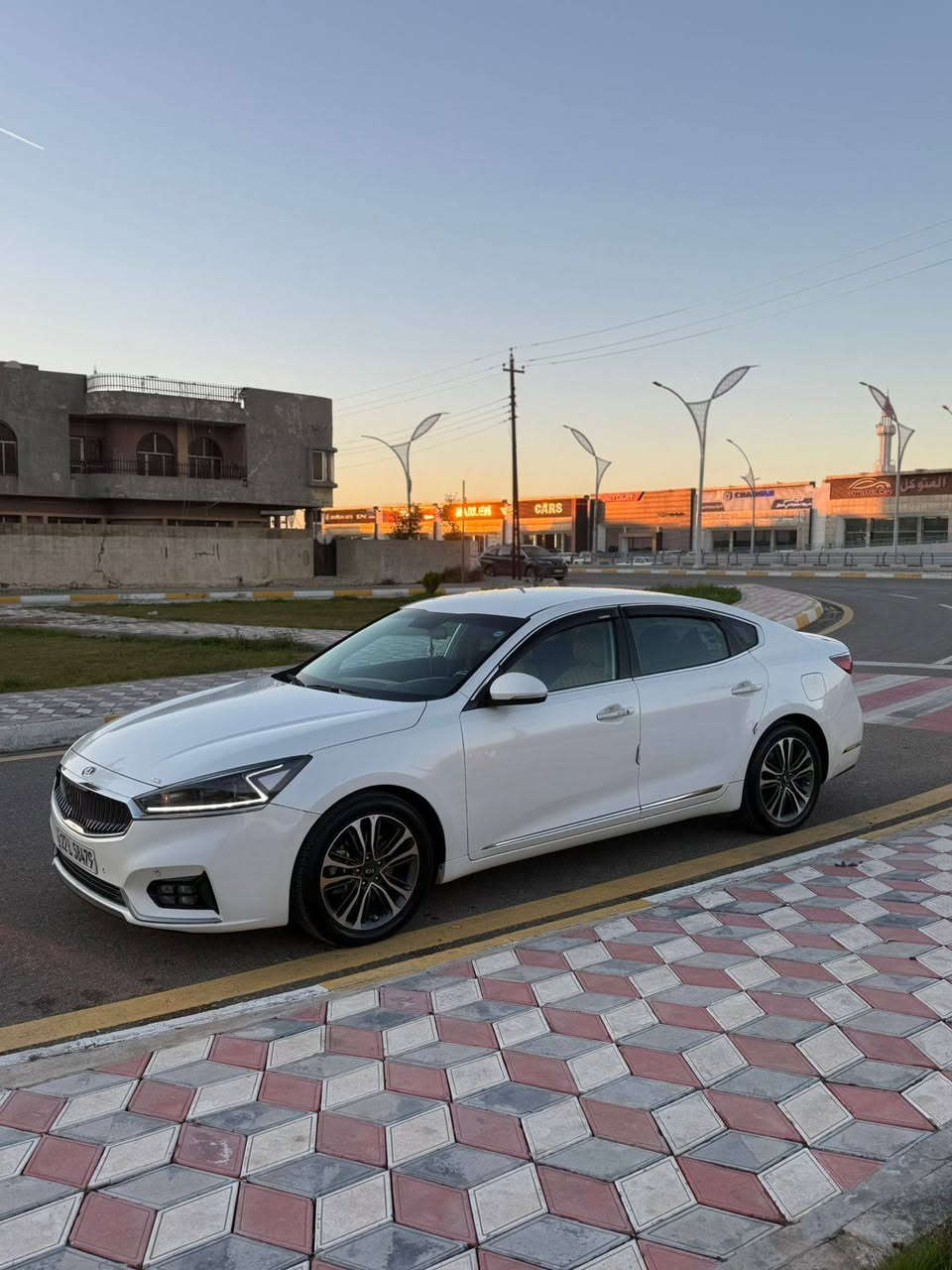 السلام وعليكم كادنزا 2018 فول موصفات فغط بدون بنراما ابيض صدفي
محرك كير شرط
حداديه شرط
تخم تاير
سياره مال جناي
داخل لونين Vip
بصمات
السونار مرافق المنشور
سعر ١٨٥وبيها مجال مكان كركوك
***********
