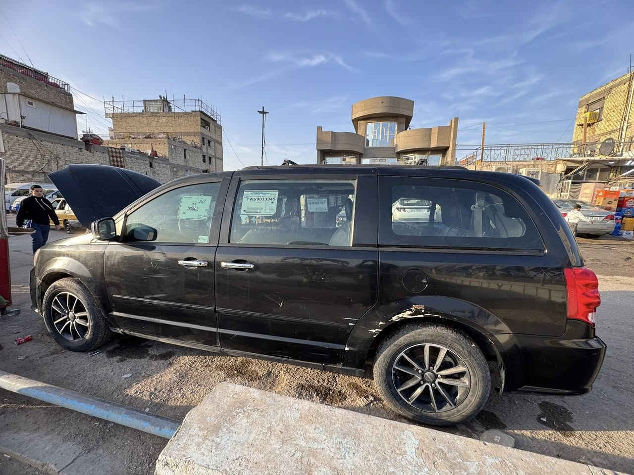 السلام عليكم سياره دوج كرفان للبيع GT موديل 2017 السياره فول موصفات حادثه بس البنيدوالقماره بدون يرباك وبيه تلاحيض قليله معروضه 130$ وبيه مجال ***********
