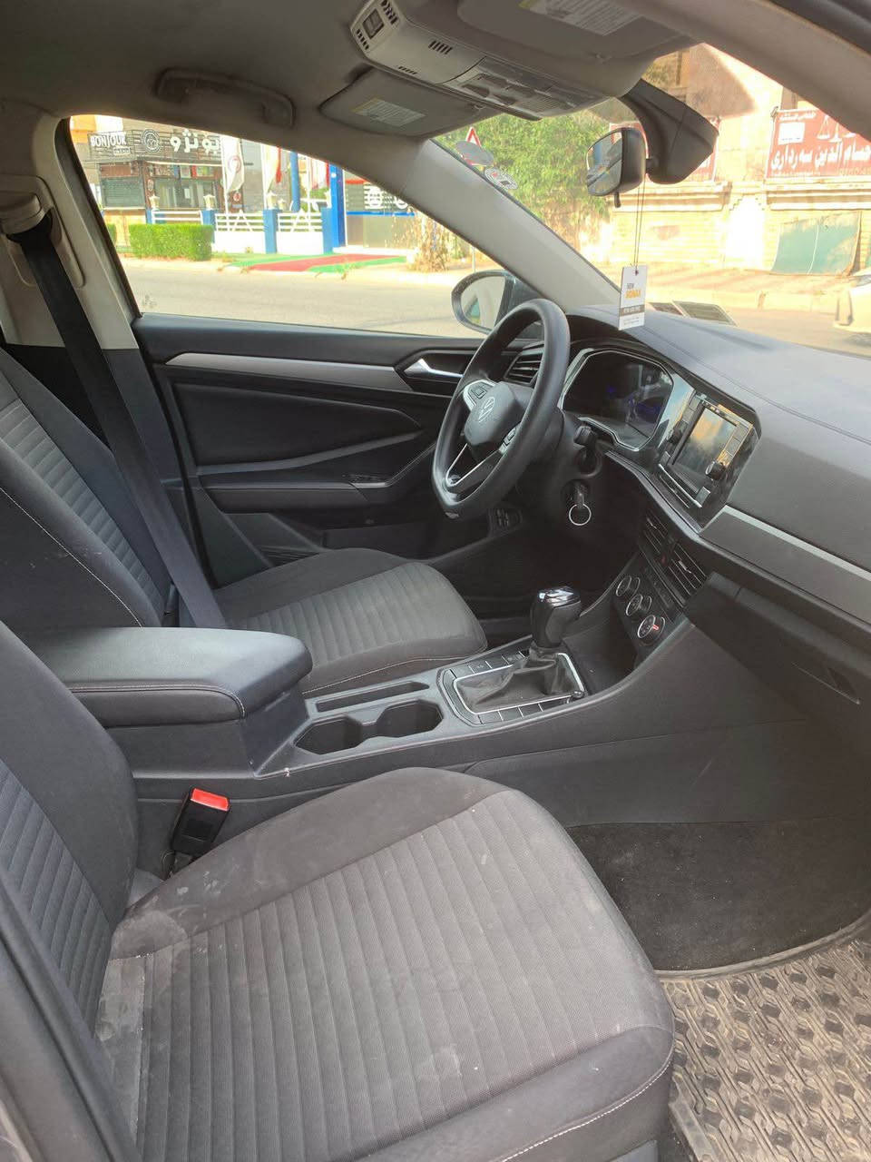 Jetta 2023.      
مواسفات. S 
ڕۆیشتن / ٣٠ هەزار میل 
مەکینە ١٥ تۆربۆ کەپس 
ڕەقەم سەنەوی نوێیە 
چامرلغ و دەرگای سایق 
سبوغ ، ناو دەرگا و 
دۆسەی هەیتی ، بێ ئێڕباگ 
١ جێ ساردی

نرخ / ١٣٩ $

ژمارە موبایڵ *********** أربيل, العراق
