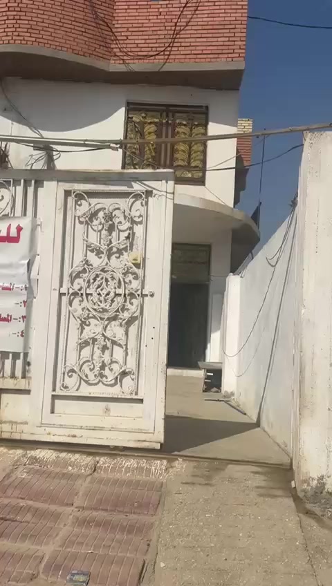 بيت مساحة 220 في الحر قرب المستشفى التركي أربع غرف واستقبال وثلاث صالات ومطبخ وصحيات سند 25 للبيع موبايل *********** أو واتساب ***********
