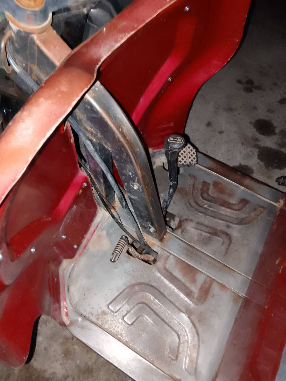 ستوته شحن محوره بانزين مثل ما موضحه بل صوره سلف شغال ويرمنيه شغاله الستفسار عل رقم ***********جانب الايمن وادي حجر
