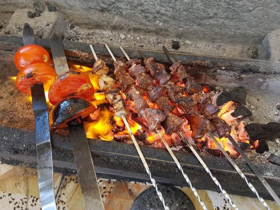 🔥لما المشويات يبقى ليها طابع شرقي أصيل🔥
في كل قطعة لحمة، في كل ريحة فحم.. فيه حكاية بتتحكي من قلب المطبخ الشرقي😎
مشاوي الروان بيقدملك المشويات اللي تفتح النفس وتخلّي كل قطمة ليها معنى 🤤
من الكباب والتكه والمعلاك وكباب الدجاج وتكه دجاج  والمندي.
كل حاجة معمولة بإتقان، متتبلة بطريقة سرّها في الطعم، ومشوية على الفحم زي ما بتحب
✅ طعم يفضل في بالك
✅ ريحة تشدك من أول ما توصل
✅ تسوية محسوبة على المزاج الشرقي
جرب بنفسك، وخلي أول تجربة تكون مميزه 
مشاوي الروان.. طعم شرقي صعب يتنسي ❤️
📍 حي الشهداء مجاور مجسر المشاه. 
📞 للطلبات والتوصيل:
📱 *********** 
☎️
