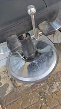 كراسي عدد ٢ نضيفات وكلشي شغال بيهن الواحد ب١٢٥ 07838842100