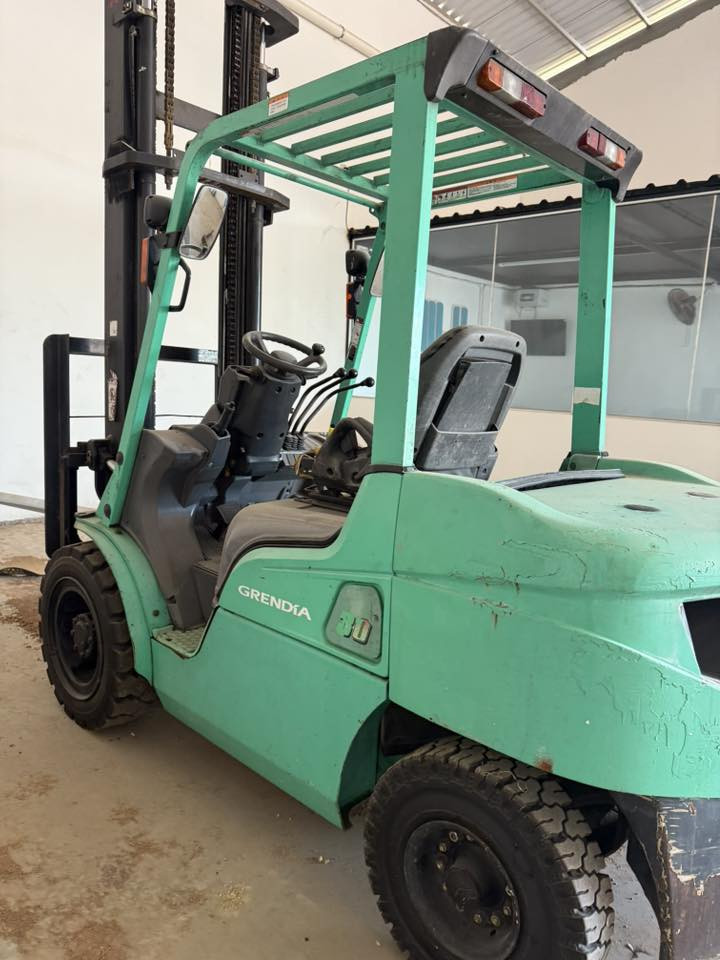 للبيع رافعه ميسبوشي 4 طن مديل 2013 نضيفه جدا محرك بشرط رقم كاتي جب ارتفاع 4 مترات ونص السعر 125 مع المجال عنوان نجف ***********
